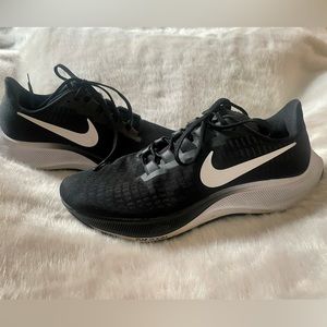 Nike Zoom men’s black size 7